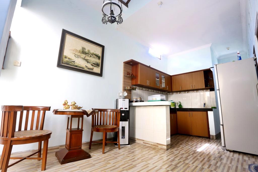 Griya Kedasih Guesthouse Yogyakarta Exteriör bild