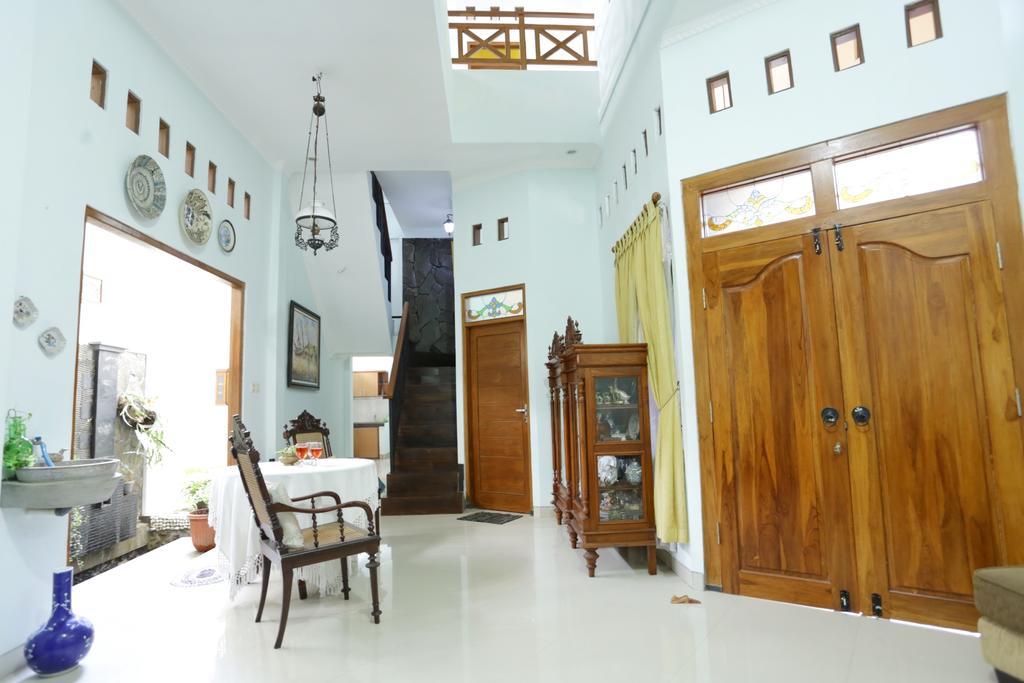 Griya Kedasih Guesthouse Yogyakarta Exteriör bild