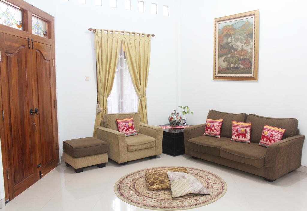 Griya Kedasih Guesthouse Yogyakarta Exteriör bild